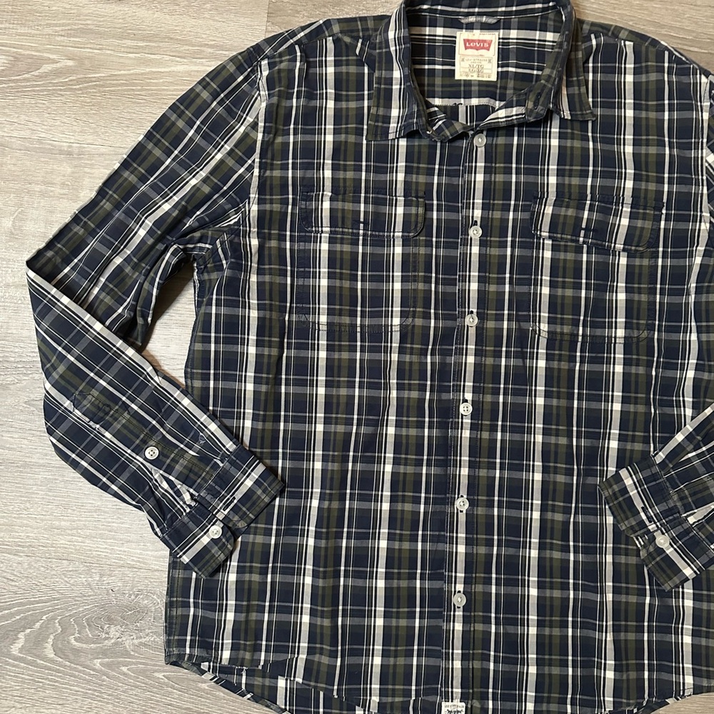 •LEVI• BUTTON UP - Picture 4 of 6